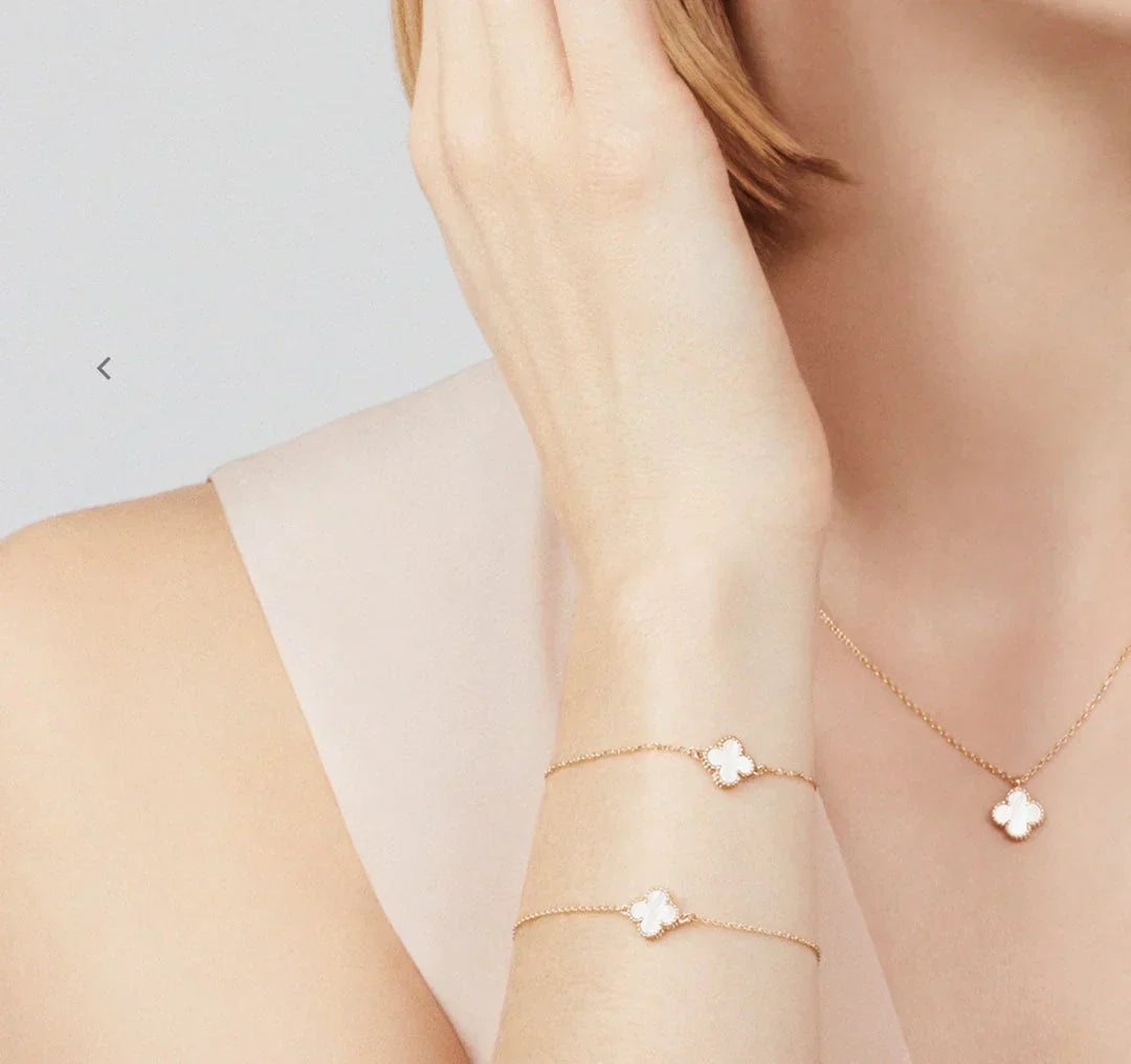 WHITE CLOVER NECKLACE