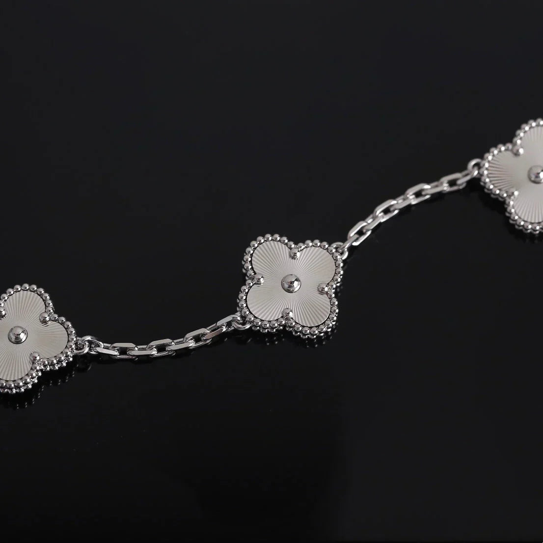 SILVER CLOVER BRACELET