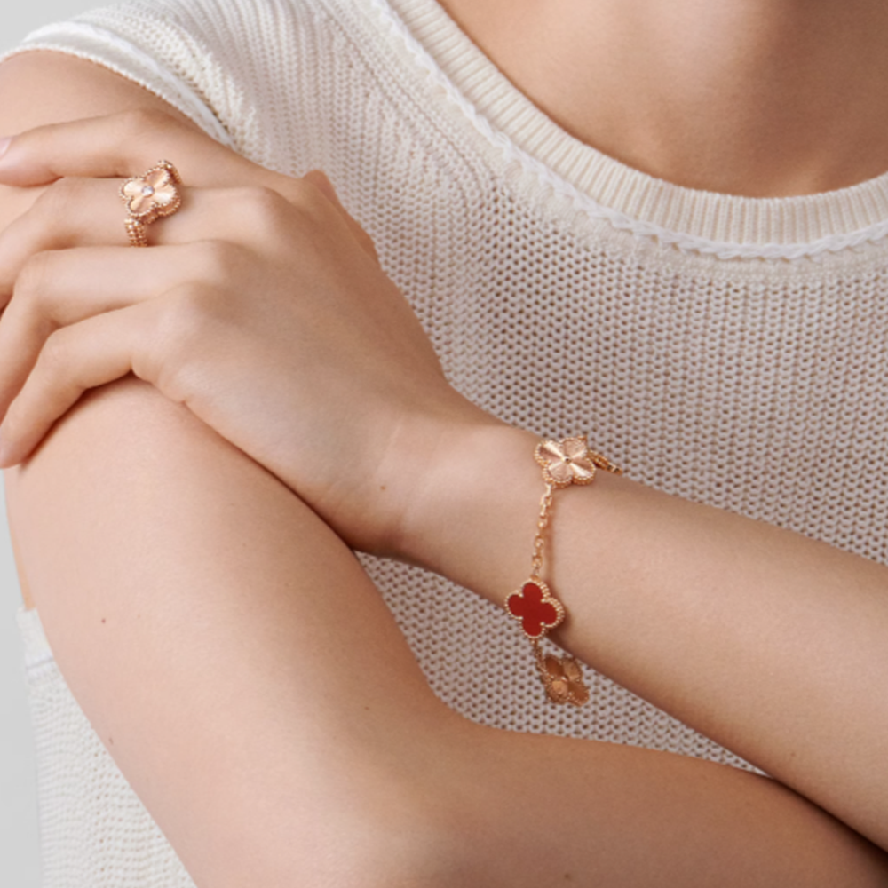 DELUXE CLOVER BRACELET – RED & ROSE GOLD